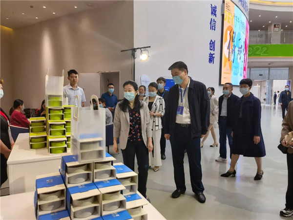 新理念、新時(shí)尚、新方式、新感受——德宇集團(tuán)舉行2022得雨活茶新品發(fā)布推廣會(huì)
